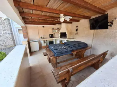 Kuća 130 m², Malinska - bazen i ljetna kuhinja - 7