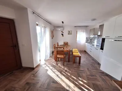 Kuća 130 m², Malinska - bazen i ljetna kuhinja - 13
