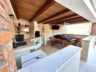 Kuća 130 m², Malinska - bazen i ljetna kuhinja - 8