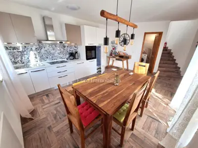 Kuća 130 m², Malinska - bazen i ljetna kuhinja - 12