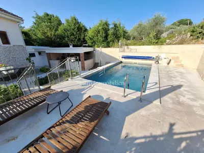 Kuća 130 m², Malinska - bazen i ljetna kuhinja - 5