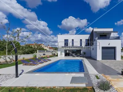 Istria, Vodnjan, beautiful high-quality villa with a pool and garage, new construction