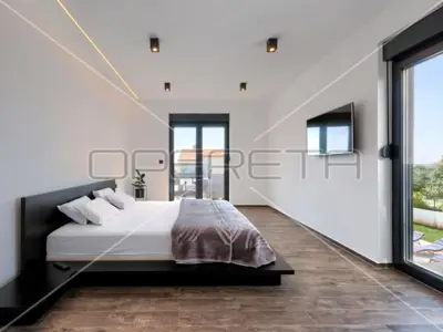 Istria, Vodnjan, beautiful high-quality villa with a pool and garage, new construction - 13