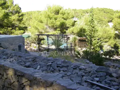 Grundstück 562 m², Milna na Braču, 30 m vom Meer