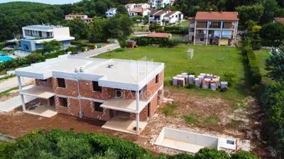 Poreč okolica, atraktivna dvojna kuća na rubu naselja! - 2