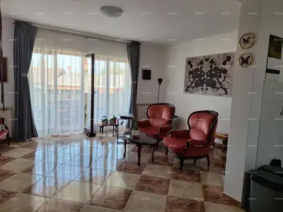 Kuća 330 m², Pula Valmade - poslovno-stambena