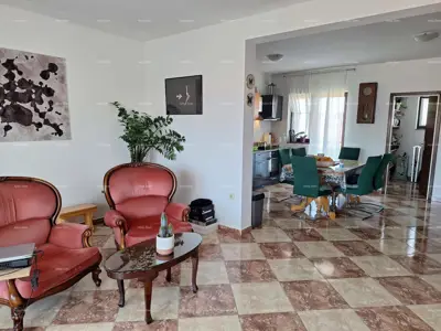 Kuća 330 m², Pula Valmade - poslovno-stambena - 2