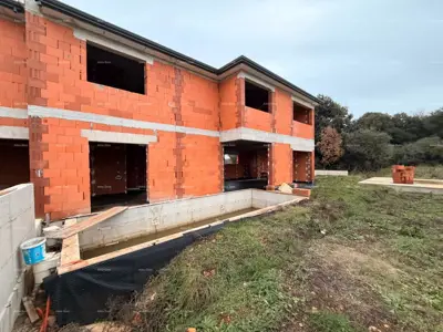 Haus in Šišan, Doppelhaus und ruhige Lage