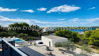 Kuća, Brač, 198 m², 1 200 000 € - 11