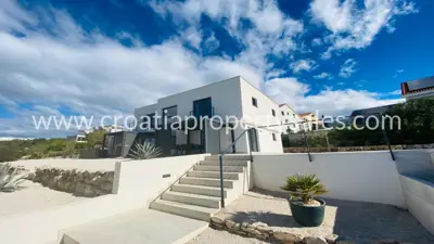 Kuća, Brač, 198 m², 1 200 000 €