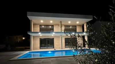 House for sale in Sabunike, 257 m²