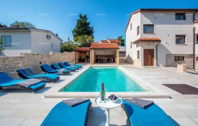 Premantura, detached house with 5 bedrooms. Close to the sea.