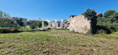 Building plot in Oprtalj, asphalt access and infrastructure next to the plot - 2