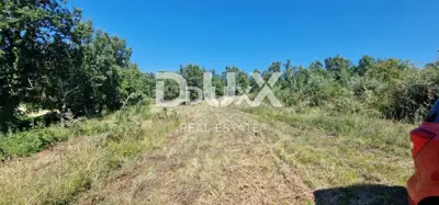 Building plot in Oprtalj, asphalt access and infrastructure next to the plot - 5
