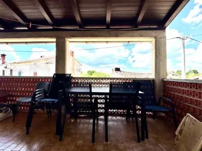 Kuća s dva apartmana i dozvolom za novi objekt s bazenom - 15