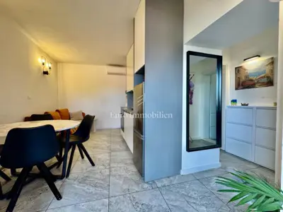 Kuća s dva apartmana i dozvolom za novi objekt s bazenom - 2