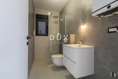 Dvojna kuća 133 m², Murter - 3 spavaće sobe i 3 kupaonice - 6
