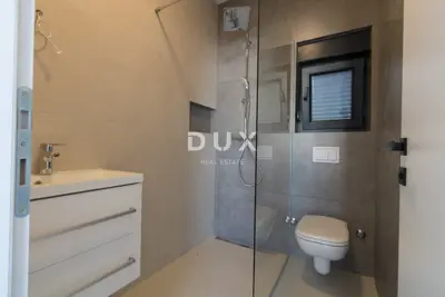 Dvojna kuća 133 m², Murter - 3 spavaće sobe i 3 kupaonice - 7