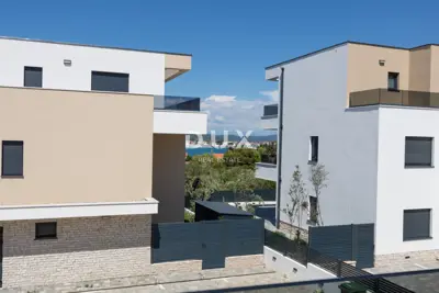 Dvojna kuća 133 m², Murter - 3 spavaće sobe i 3 kupaonice - 2