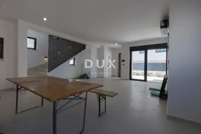 Dvojna kuća 133 m², Murter - 3 spavaće sobe i 3 kupaonice - 3