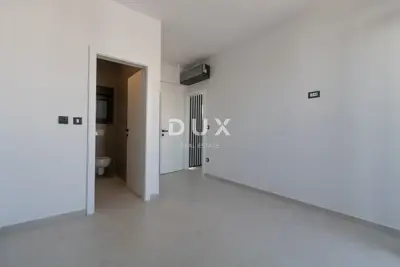 Dvojna kuća 133 m², Murter - 3 spavaće sobe i 3 kupaonice - 5