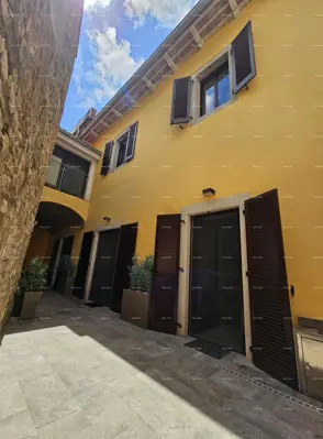 Haus in Poreč, Zentrum, drei Etagen und 3 Wohnungen