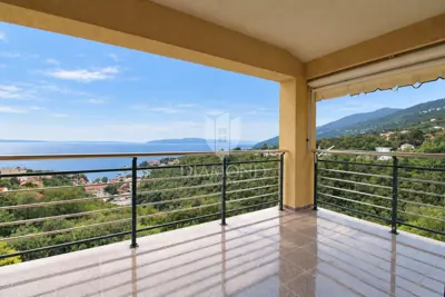 Stan 93 m², Ičići - panoramski pogled na Kvarner