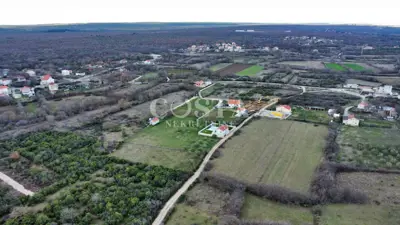 Građevinsko zemljište 832 m², Briševo - mirna lokacija