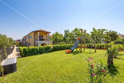 Residenz 2.051 m², Poreč - eingespielter touristischer Komplex - 3