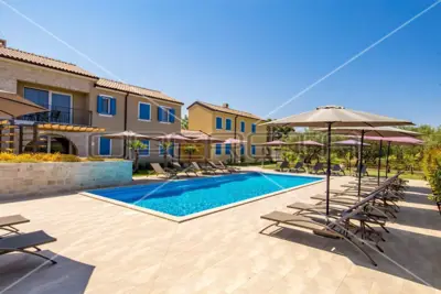 Residenz 2.051 m², Poreč - eingespielter touristischer Komplex - 9