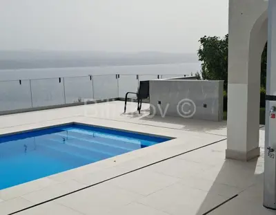 Apartmanska kuća, Lokva Rogoznica, bazen i otvoren pogled na more