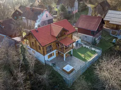 Kuća 250 m² u Delnicama, drvena planinska kuća s jacuzzijem