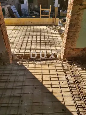 House 160 m², Brinje - large yard 42,800 m² - 6