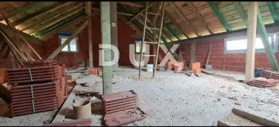 House 160 m², Brinje - large yard 42,800 m² - 5