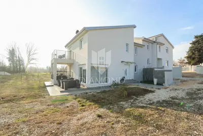 Haus zum Kauf in Poreč, 381,6 m² - 13