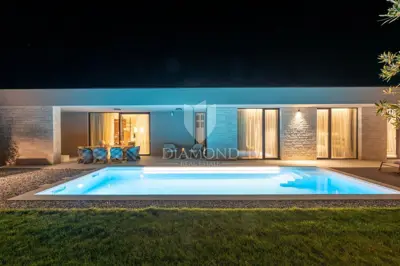 Haus 234 m², Poreč - Pool und Meerblick - 2