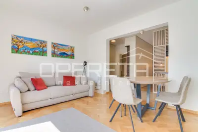 Nazorova, luksuzan stan s privatnom terasom, najam 50 m²