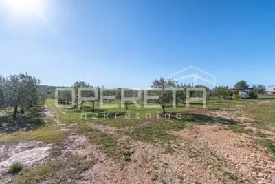 Investicijska prilika – Građevinsko i poljoprivredno zemljište u blizini Poreča - 9