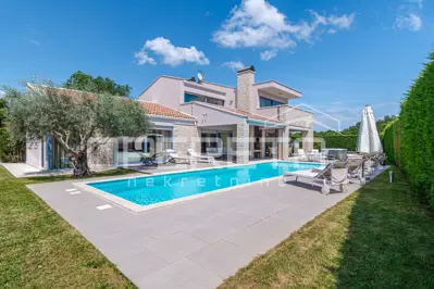 Haus 340 m², Sveti Lovreč - Pool, Jacuzzi und Privatsphäre