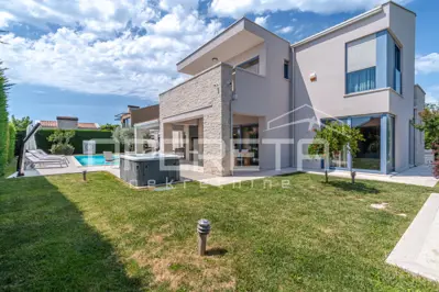 Haus 340 m², Sveti Lovreč - Pool, Jacuzzi und Privatsphäre - 4