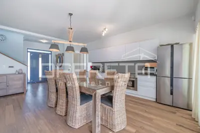 Haus 340 m², Sveti Lovreč - Pool, Jacuzzi und Privatsphäre - 17
