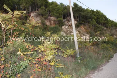 Baugrundstück 1 350 m², Omiš - an der Ortsstraße - 4