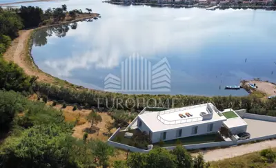 Land 941 m², Nin - first row to the sea