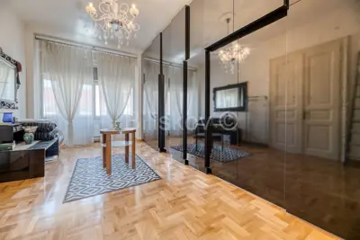 Zagreb, Donji grad, četverosoban stan, balkon