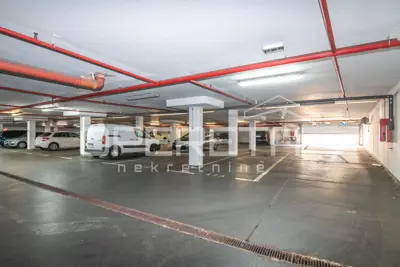 Garage zur Miete in Maksimir, 12 m² - 2