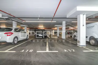 Garage zur Miete in Maksimir, 12 m²