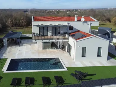 Poreč, Umgebung, imposante Villa in ruhigem Ort!