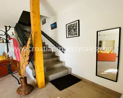 Kuća 116 m², Otok Brač - prvi red do mora - 8