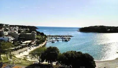 Apartment 103 m², Pješčana Uvala, first row to the sea