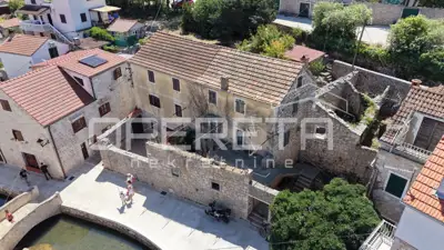Stone house 80 m², Vrboska by the waterfront and parking